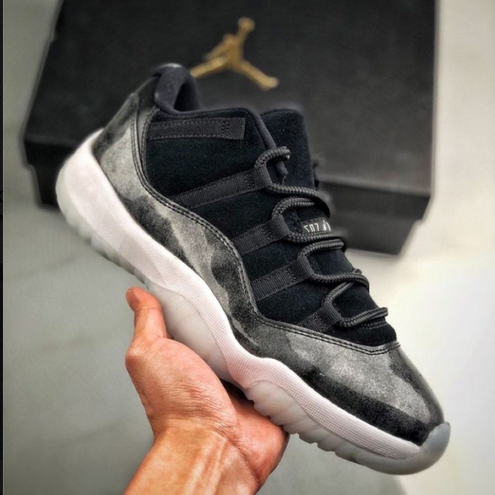 Air Jordan Black Barons 11 Retro Low Sneakers, Size: 7 (5½ - GS)